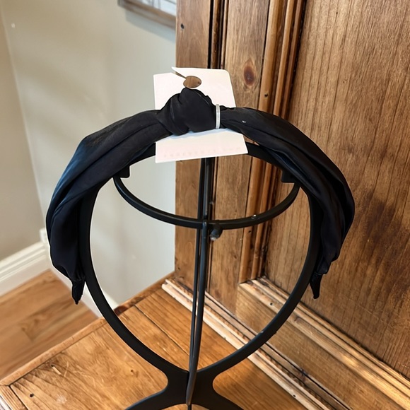 Forever 21 Satin knotted Headband (2) - Picture 3 of 8